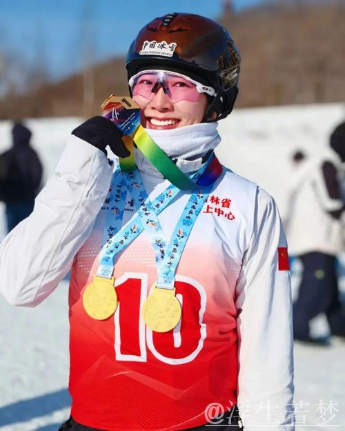 徐梦桃在世锦赛空中技巧项目中夺得亚军 徐梦桃在世锦赛空中技巧项目中夺得亚军